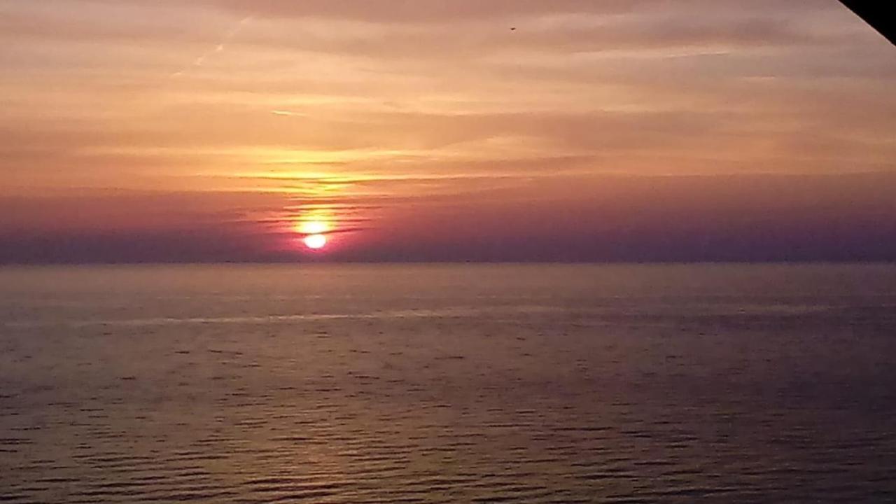 Batumi Beach Tower ภายนอก รูปภาพ
